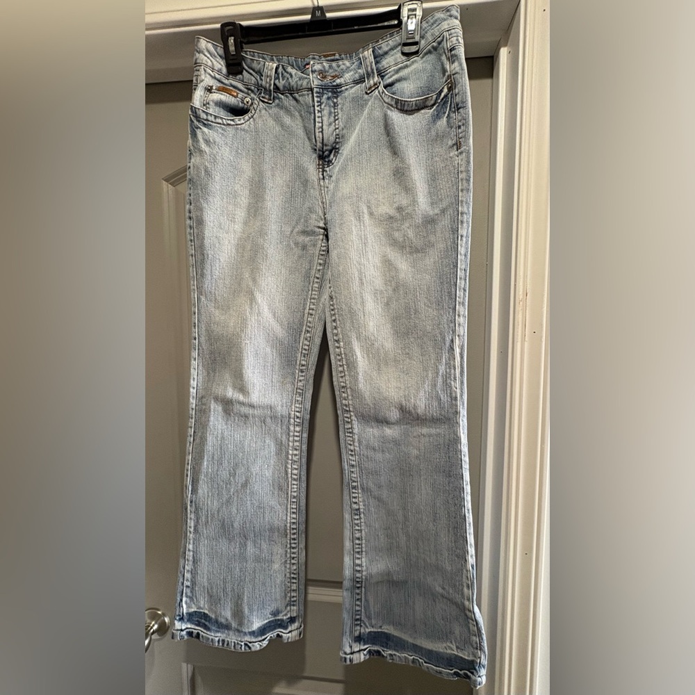 Women’s Duck Head  blue jeans.